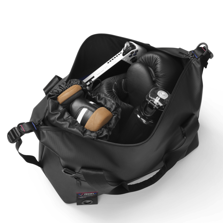 ASUS ROG SLASH 旅行袋，時尚演繹經典實用的設計 - BC3700 ROG SLASH DUFFLE BAG