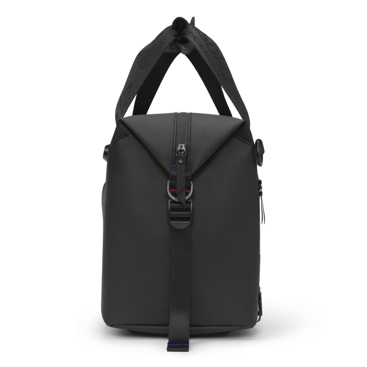 ASUS ROG SLASH 旅行袋，時尚演繹經典實用的設計 - BC3700 ROG SLASH DUFFLE BAG