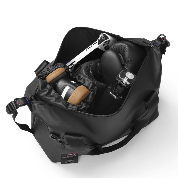 ASUS ROG SLASH travel bag, a stylish interpretation of classic and practical design - BC3700 ROG SLASH DUFFLE BAG 