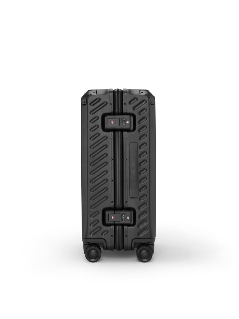 ASUS ROG SLASH 20-inch carry-on case delivers all your gear safely to its destination and can accompany you wherever you go - BT3700 ROG SLASH SUITCASE/BK